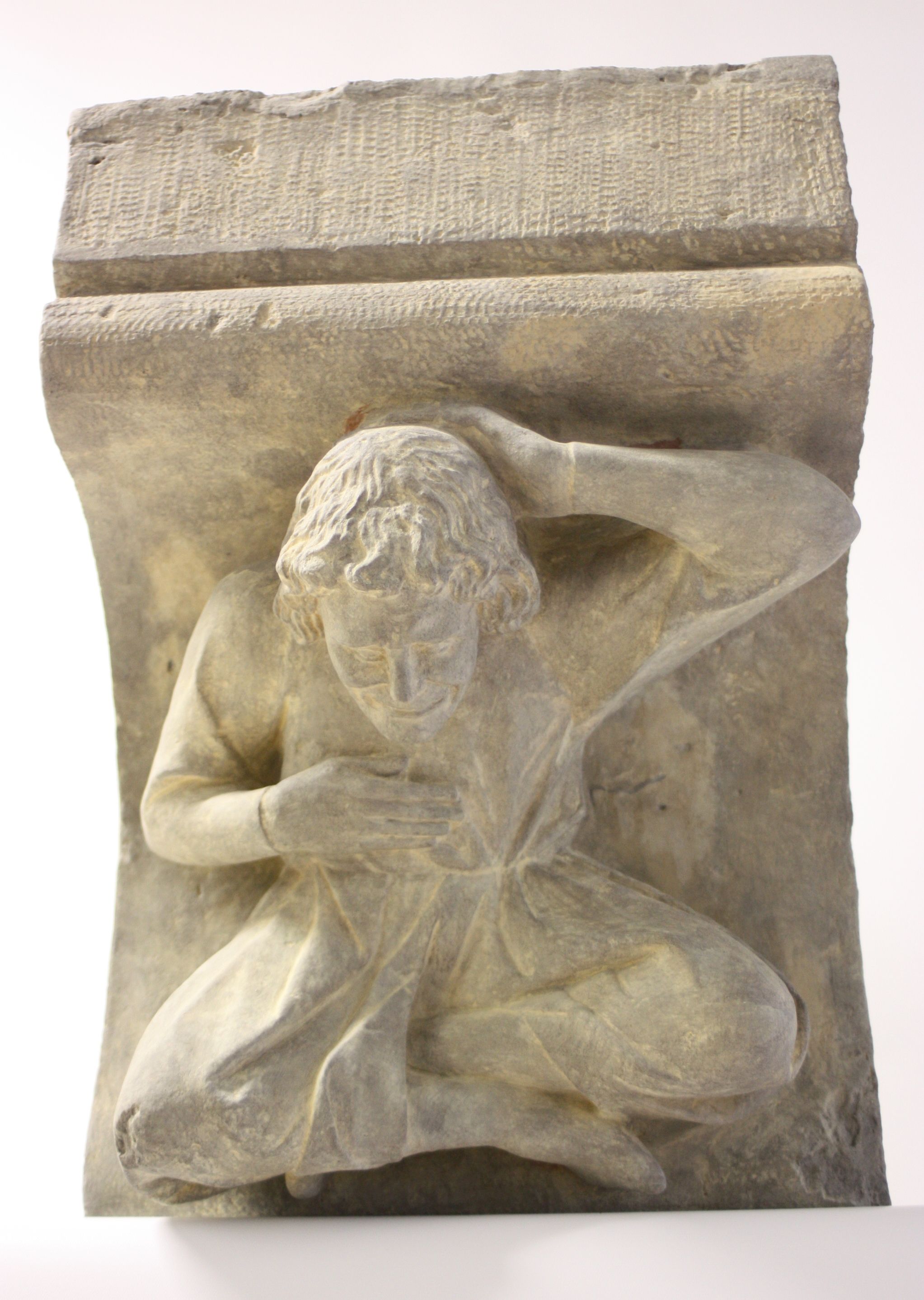 Kapitell mit männlicher Figur